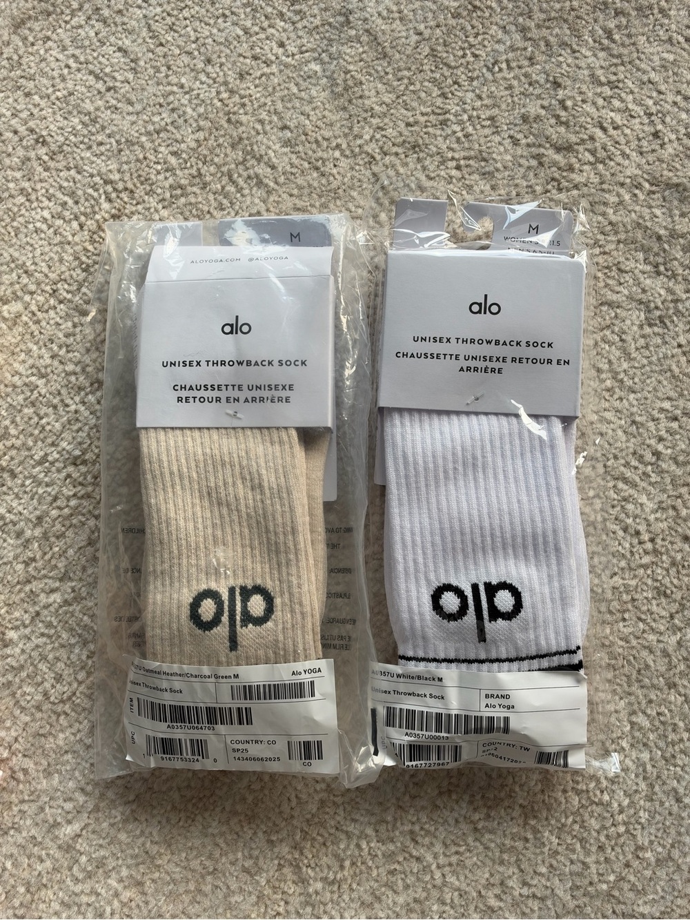 ALO Yoga Unisex Throwback Crew Socks — White & Cream